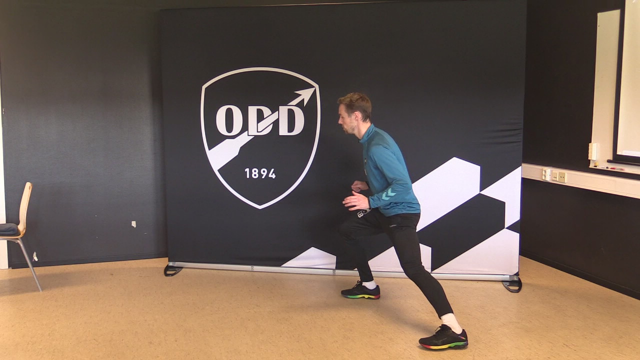 Utfall sidev gaende med knel L 3.MP4